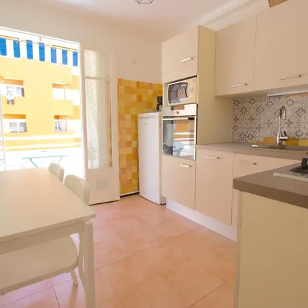Center - 1 Bedroom - 4 People Apartment