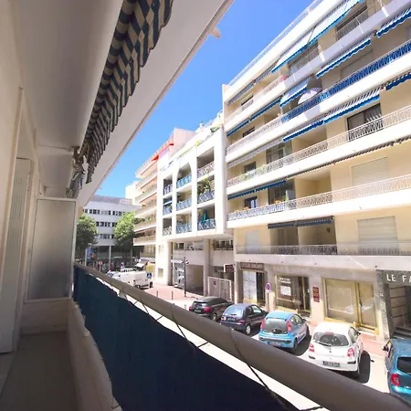Center - 1 Bedroom - 4 People Apartment